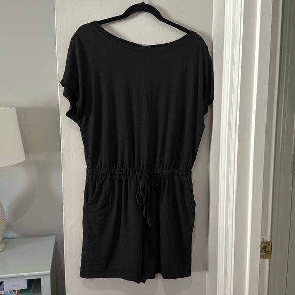 Black t shirt style romper size medium - Picture 1 of 3